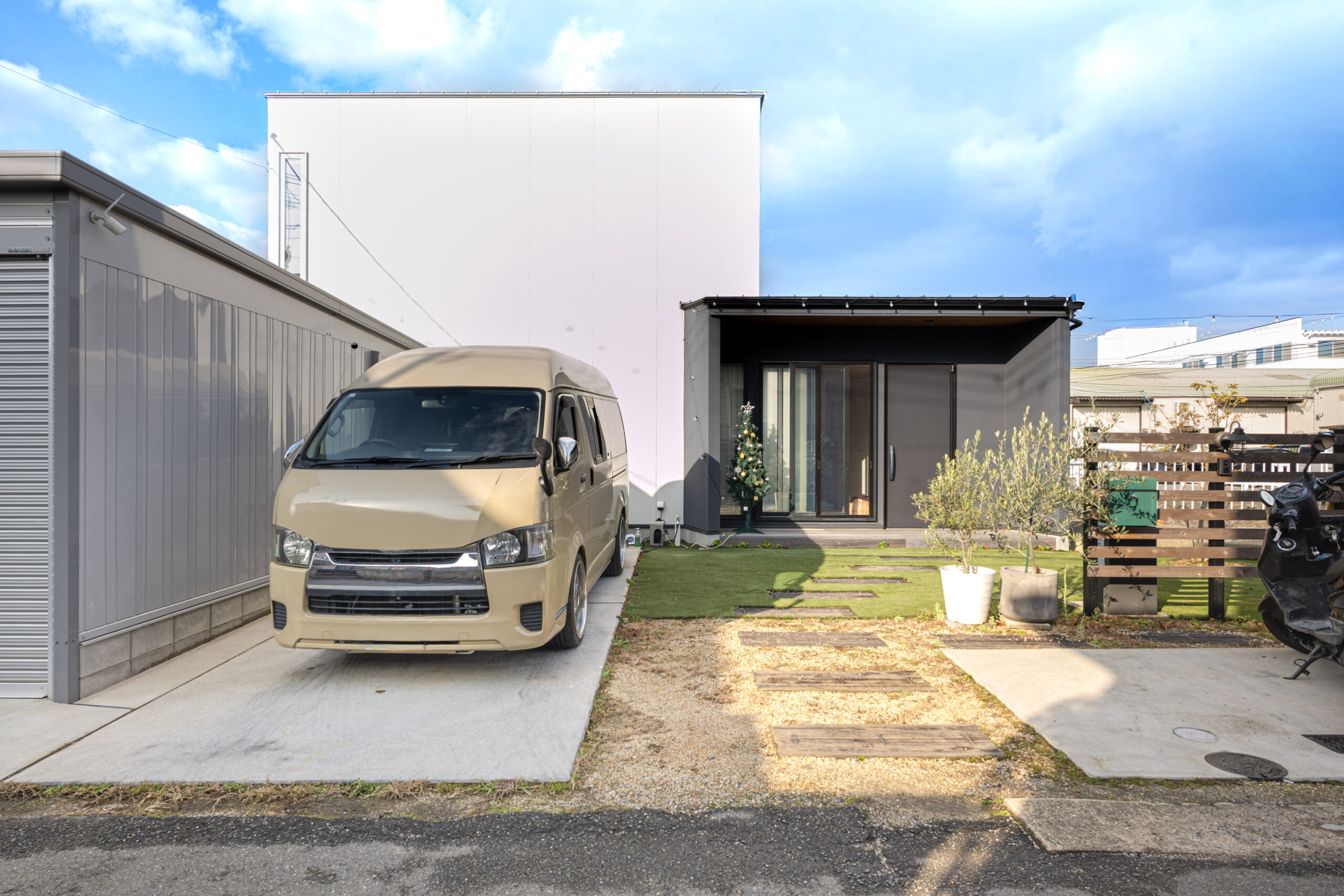 人が集い楽器の演奏も楽しめる、理想の暮らしを満喫できる住まい