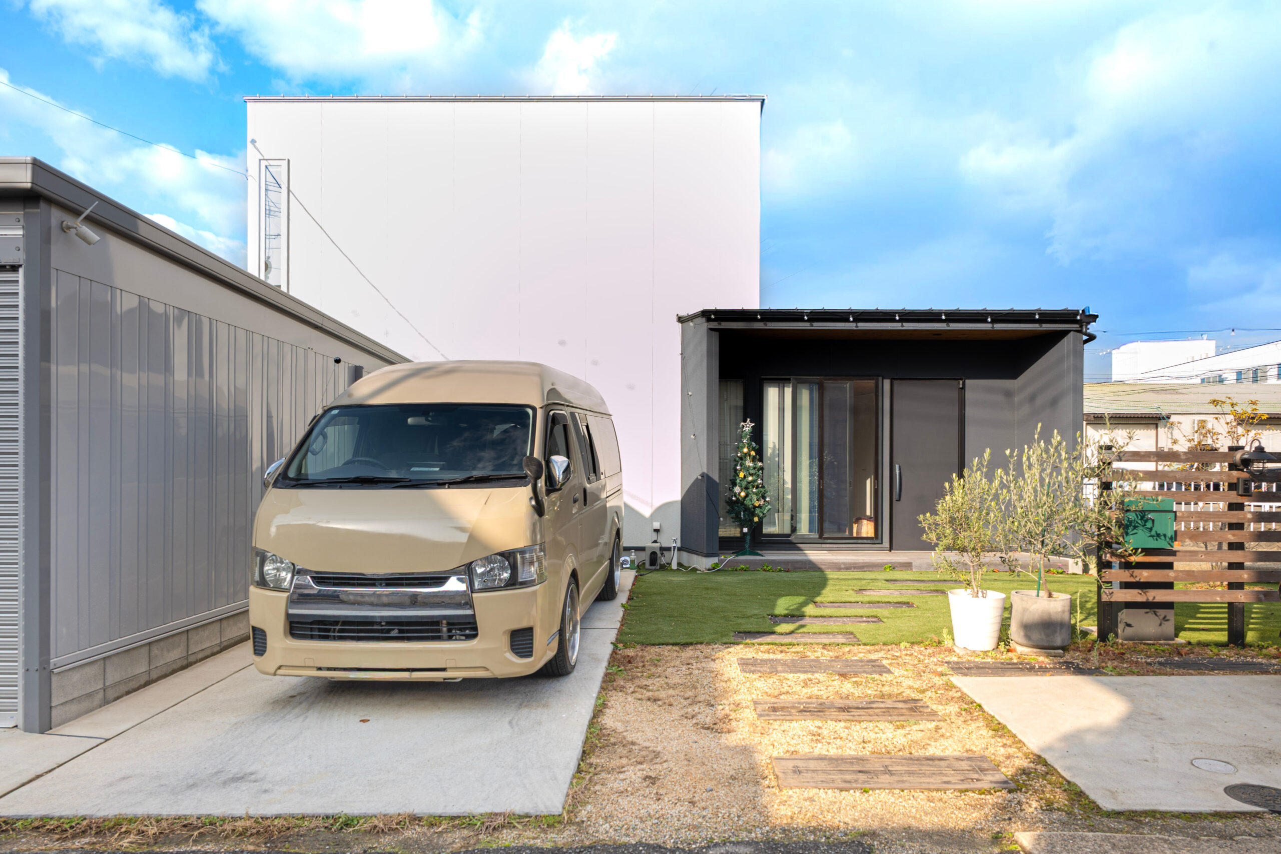 人が集い楽器の演奏も楽しめる、理想の暮らしを満喫できる住まい