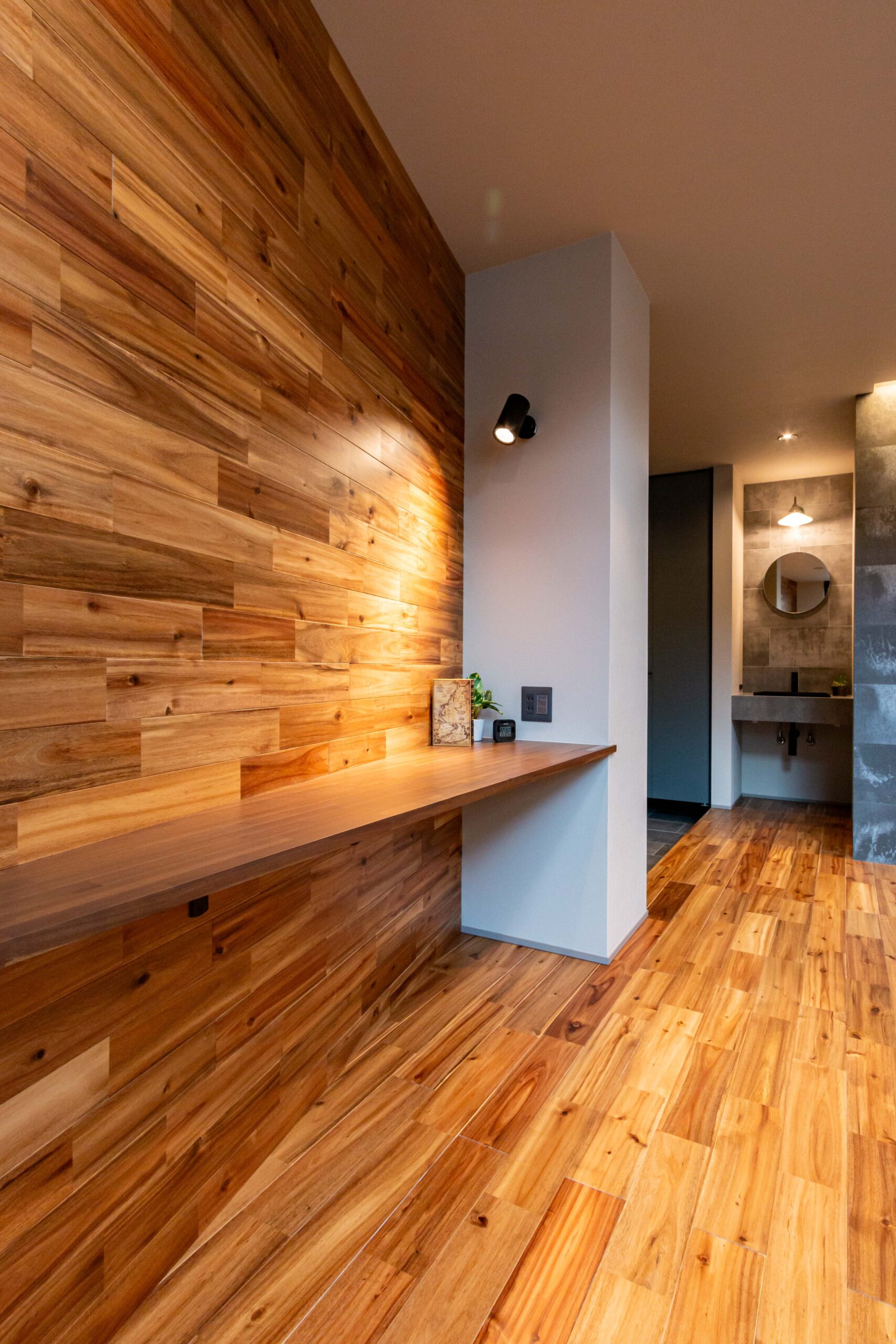 無垢素材をふんだんに使ったワークスペース