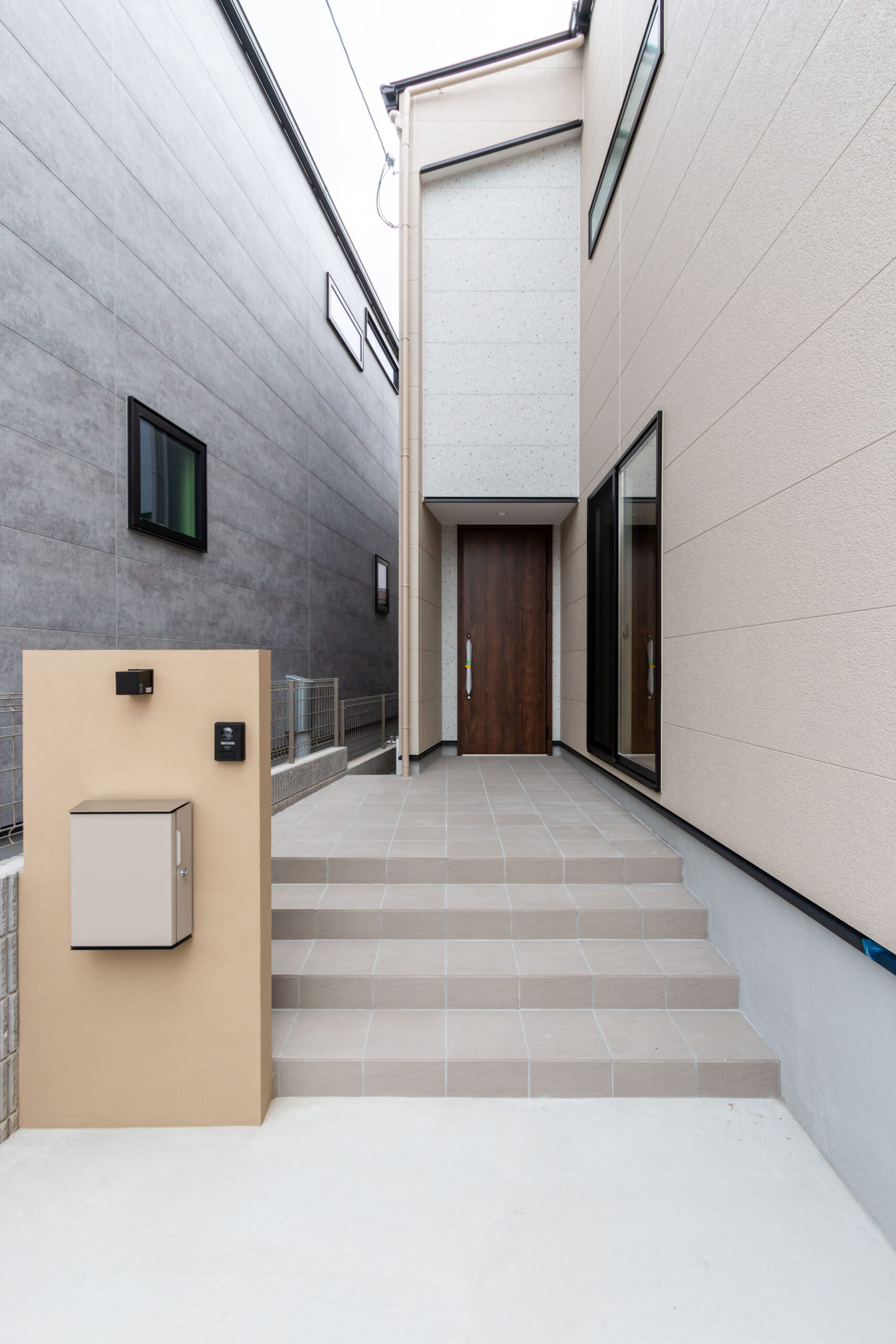 玄関アプローチ