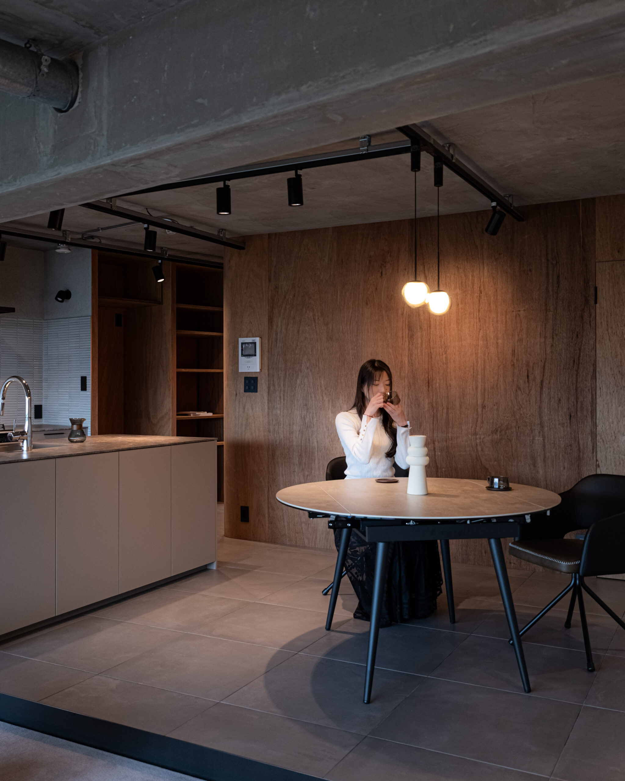 丸テーブルでティータイム