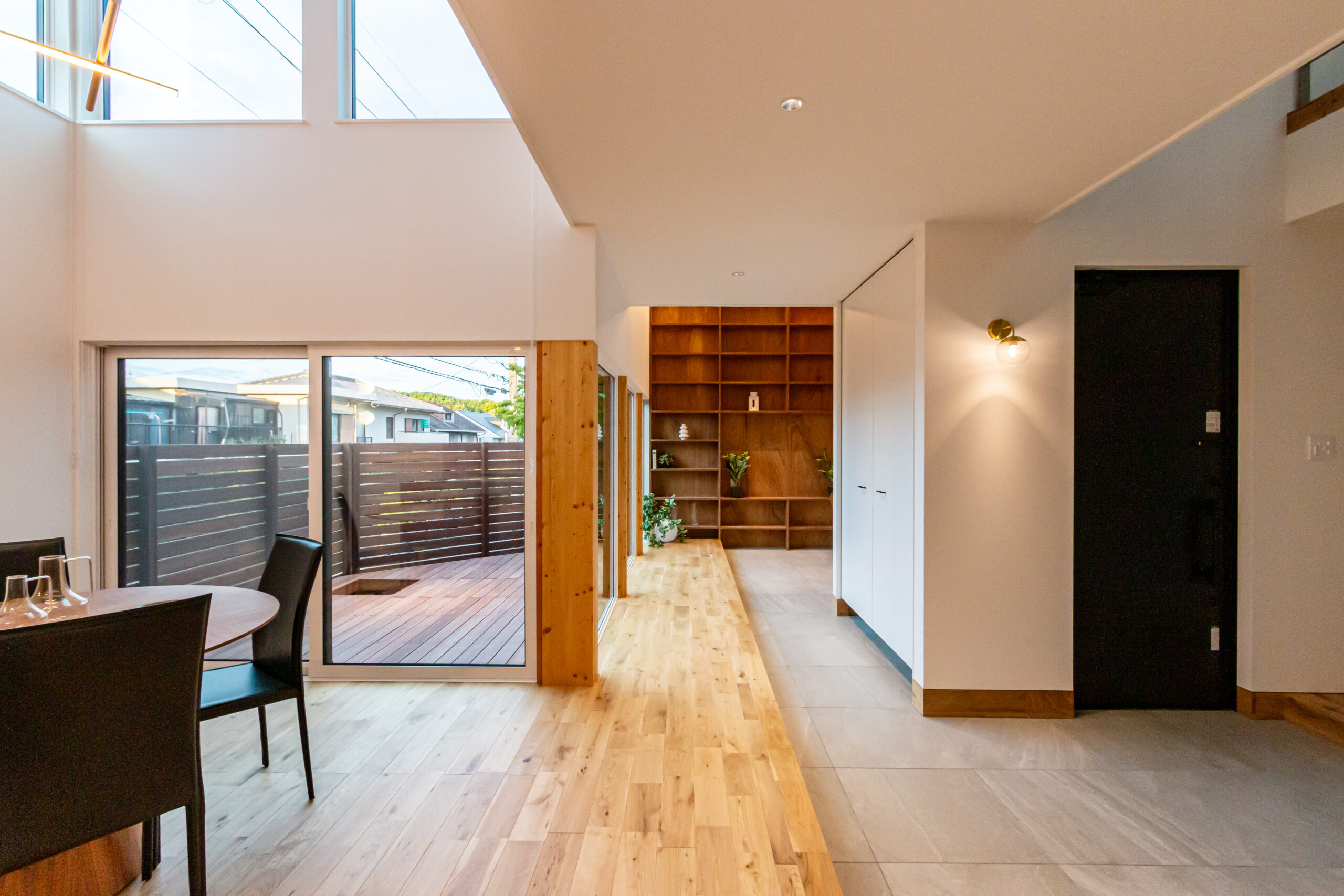 琵琶台モデル玄関～LDK