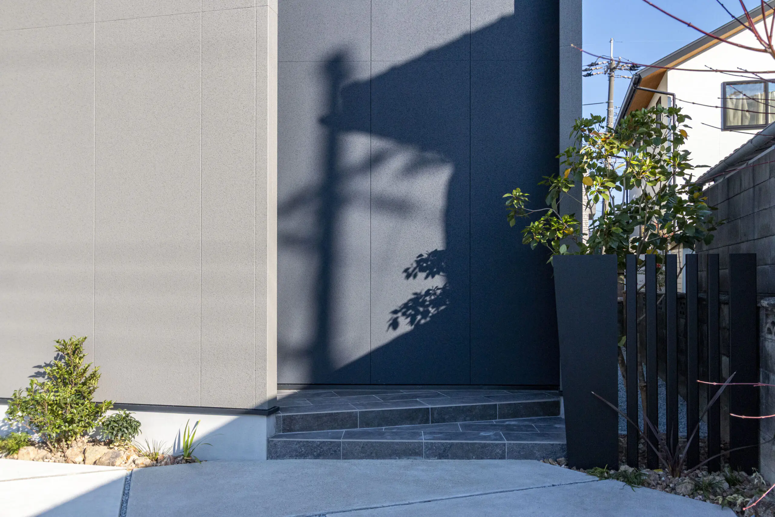 新田辺モデル玄関入口