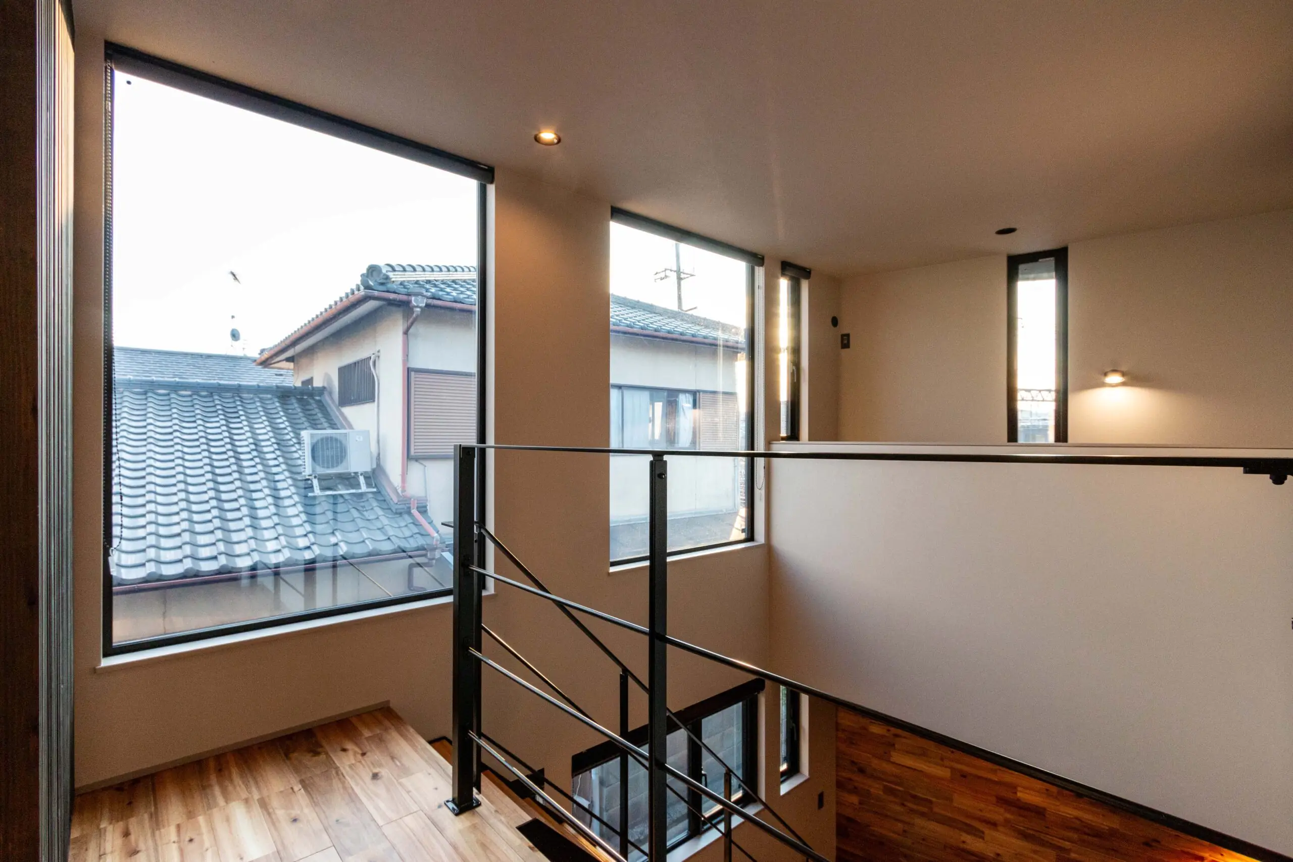 自然光と洗練デザインが魅せる！高級ホテルのような男前ハウス