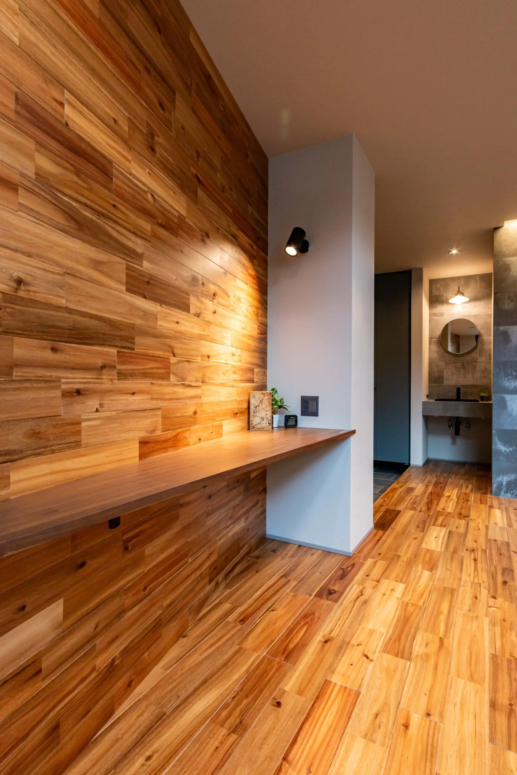 無垢素材をふんだんに使ったワークスペース